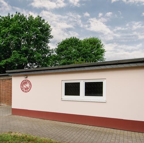 Das Vereinsheim der SG Neukirchen-Vluyn von außen © SG